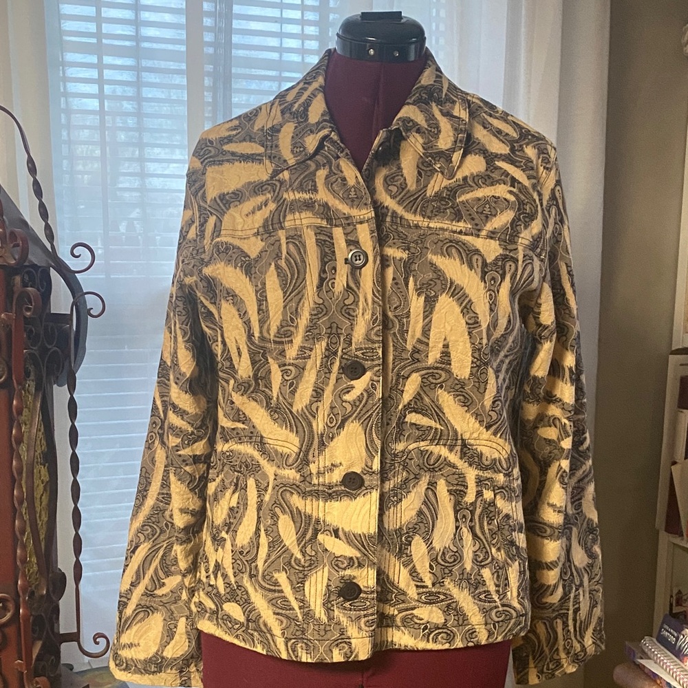 Baxter & Wells Large Women’s Casual button Jacket
- Beige & gray